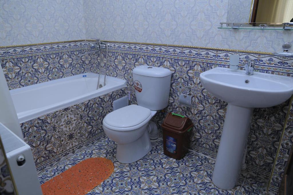Eshoni Pir Hotel