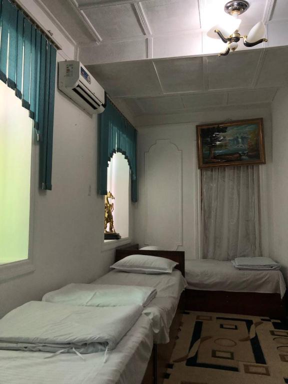 Khan Rooms