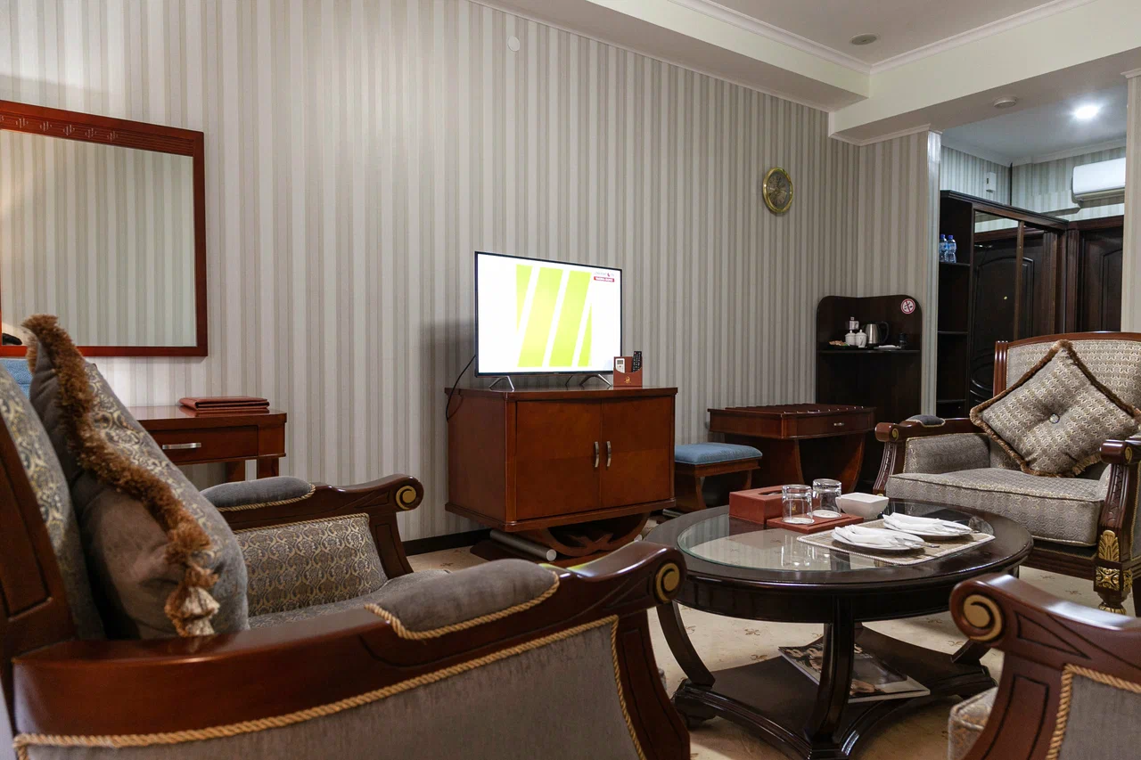 Zargaron Plaza Hotel