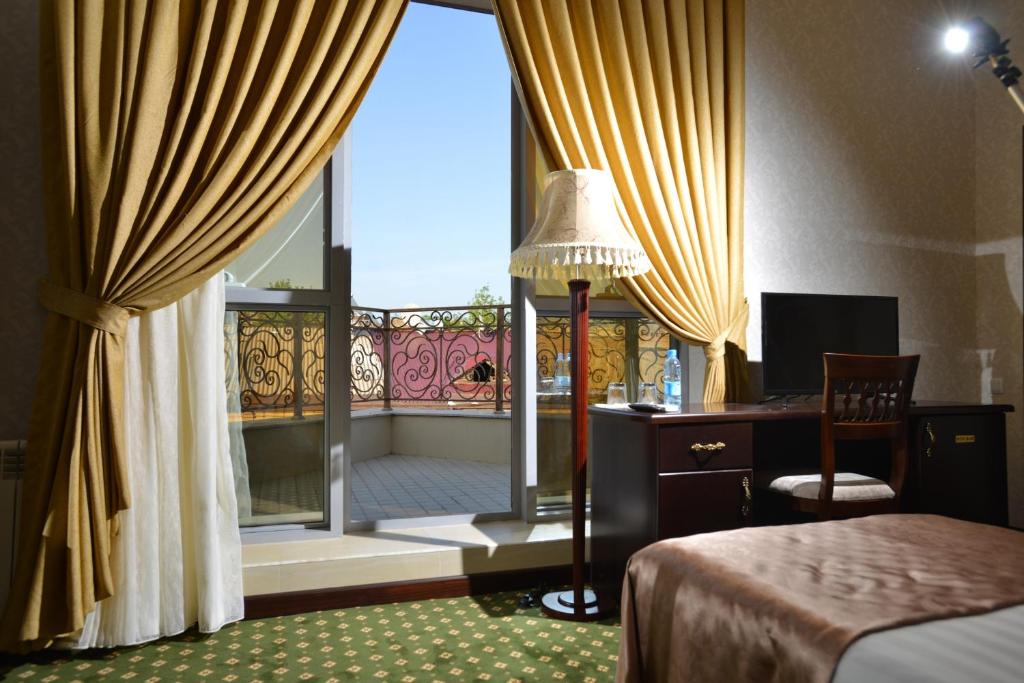 Gloria hotel