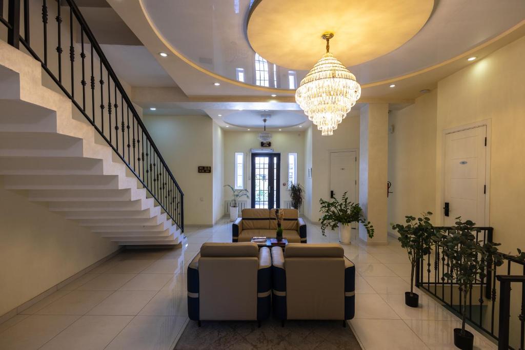 City Hotel