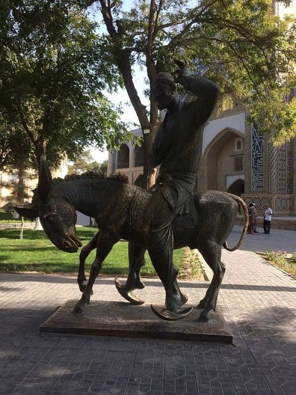 Xoja Nasriddin haykali