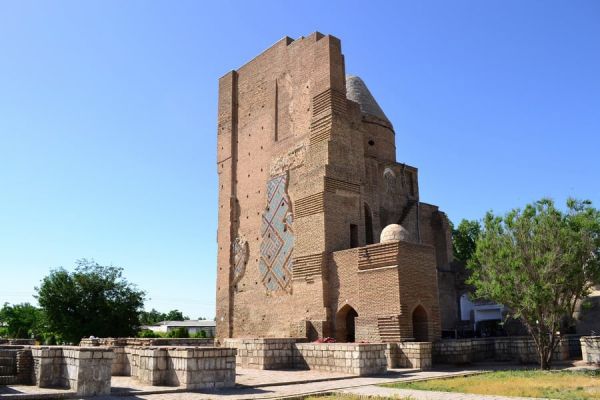 Dorus Saodat Memorial Complex with Jahangir Mausoleum