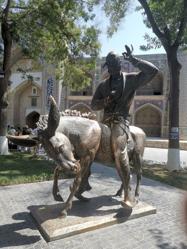 Xoja Nasriddin haykali