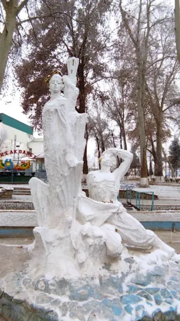 雕塑作品"铜山女主人"