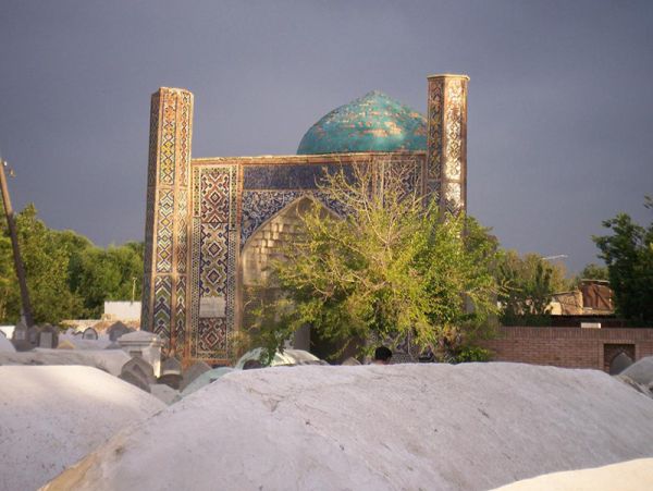 Modari Khan Mausoleum