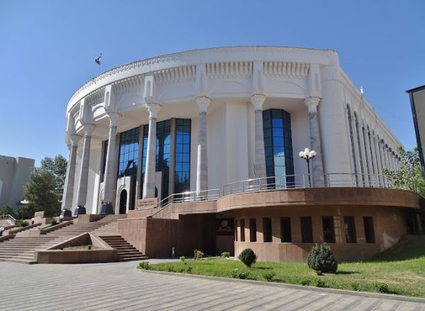 乌兹别克斯坦国家学术戏剧院