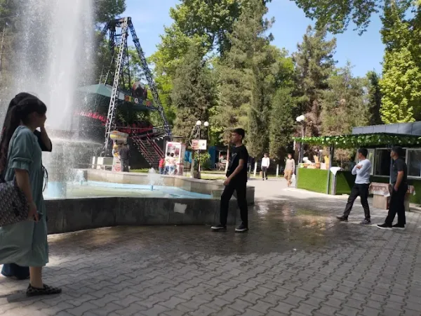 雕塑作品"铜山女主人"