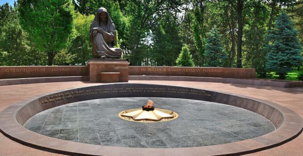 Memorial and Honors Square in Tashkent