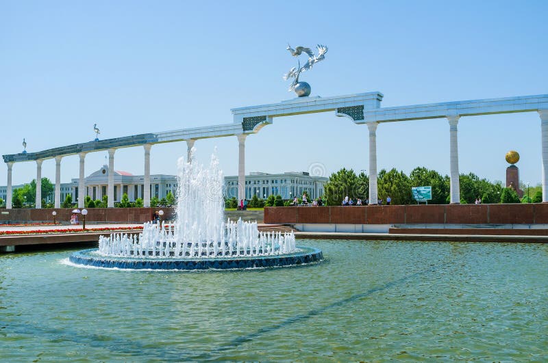 独立广场（Mustakillik广场）