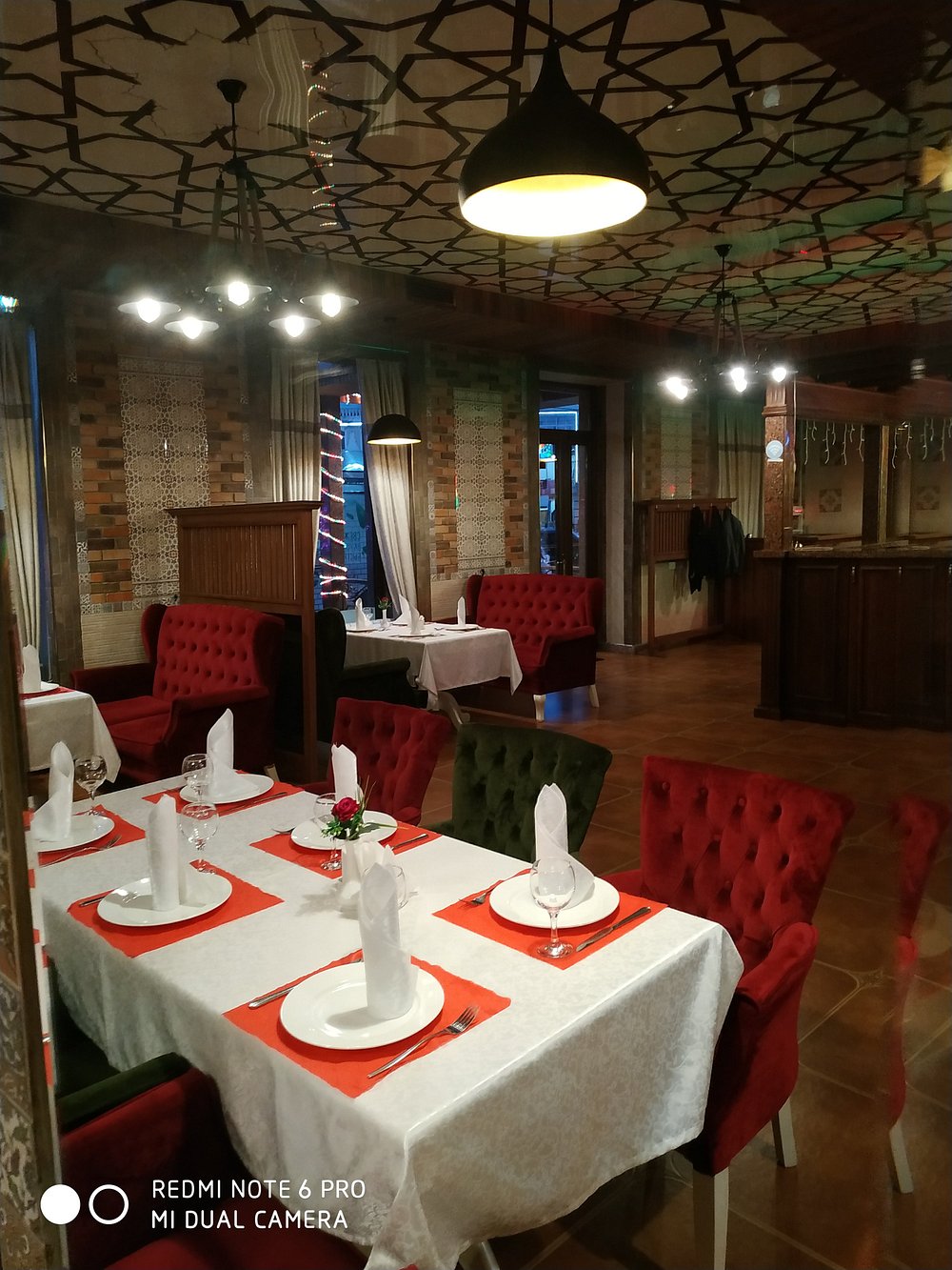 Vella Elegant Restaurant & Ba