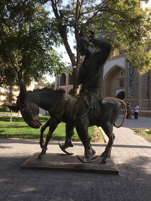 Xoja Nasriddin haykali