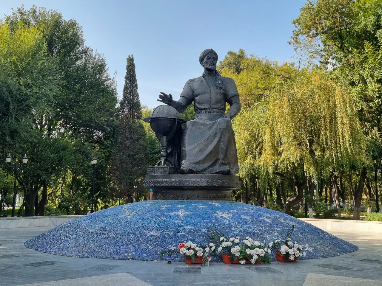 Monument to Mirzo Ulugbek
