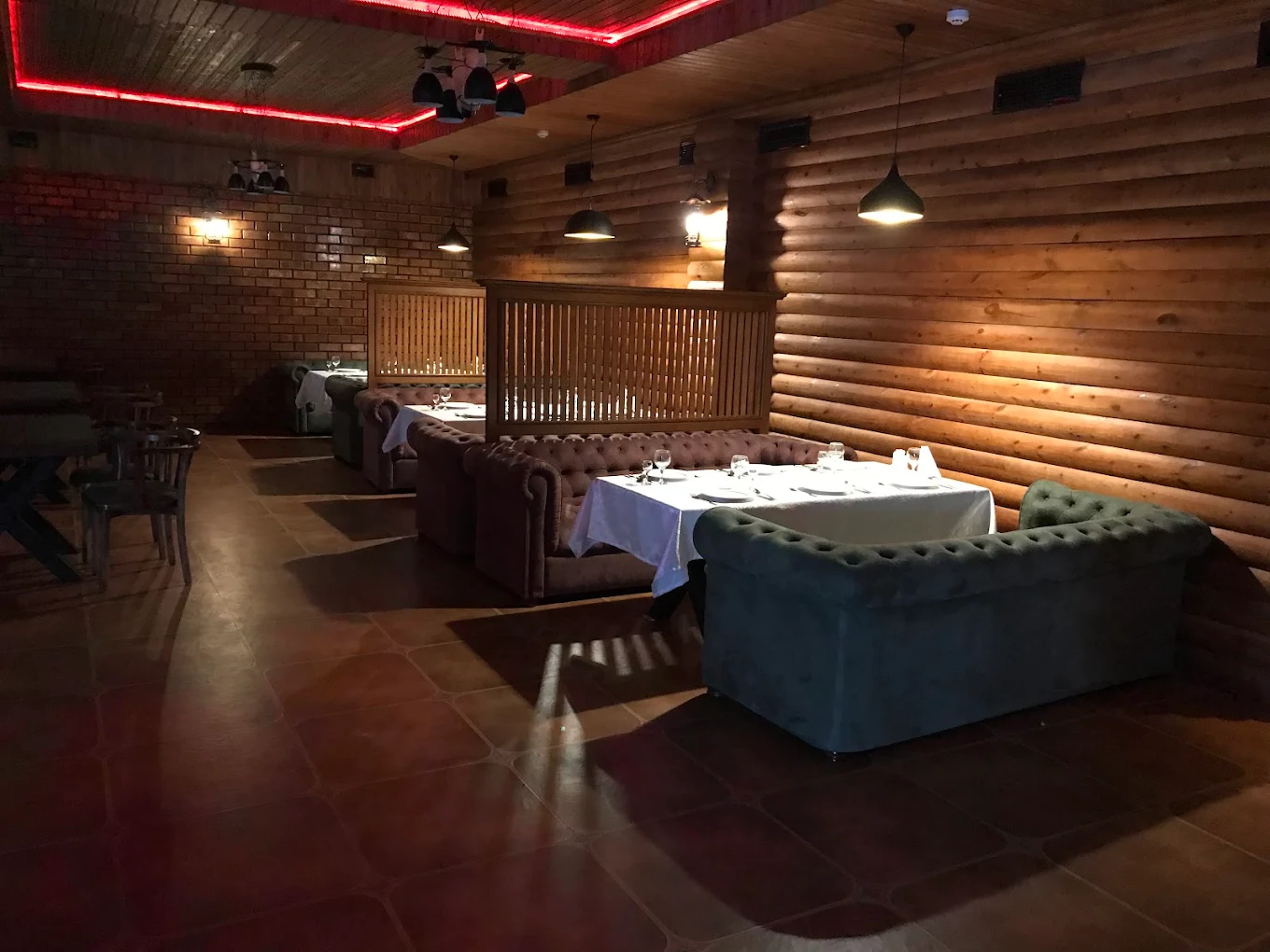 Vella Elegant Restaurant & Ba