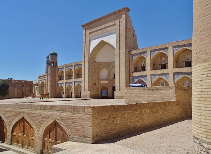 Qutlug‘-Murod inoq madrasasi