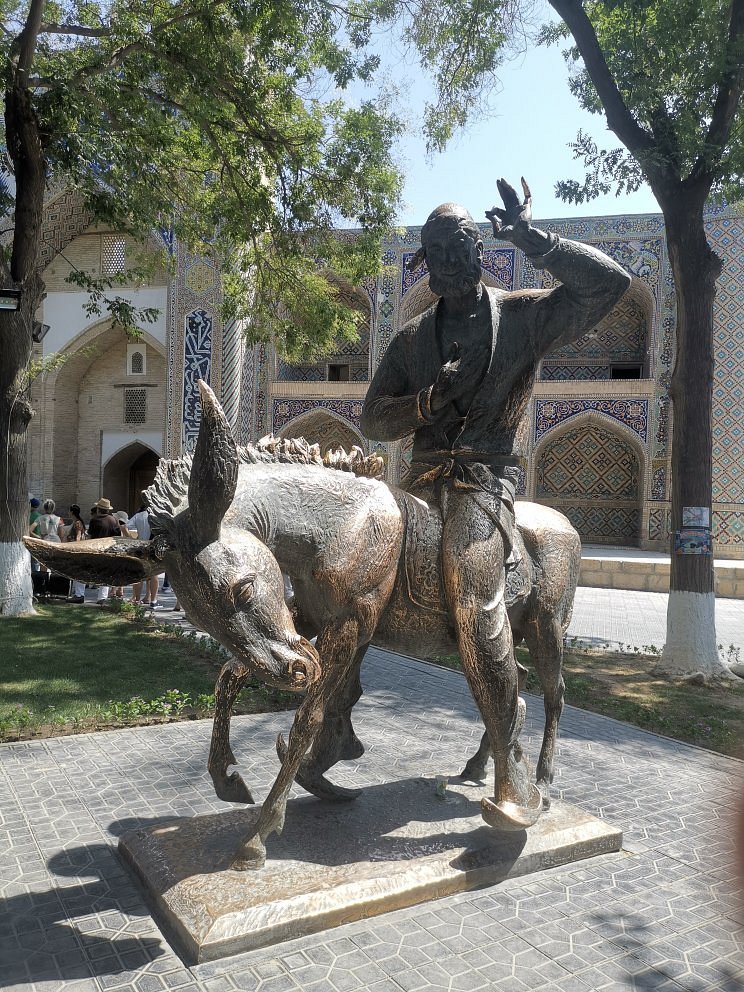 Xoja Nasriddin haykali