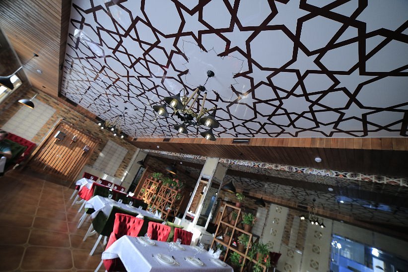 Vella Elegant Restaurant & Ba