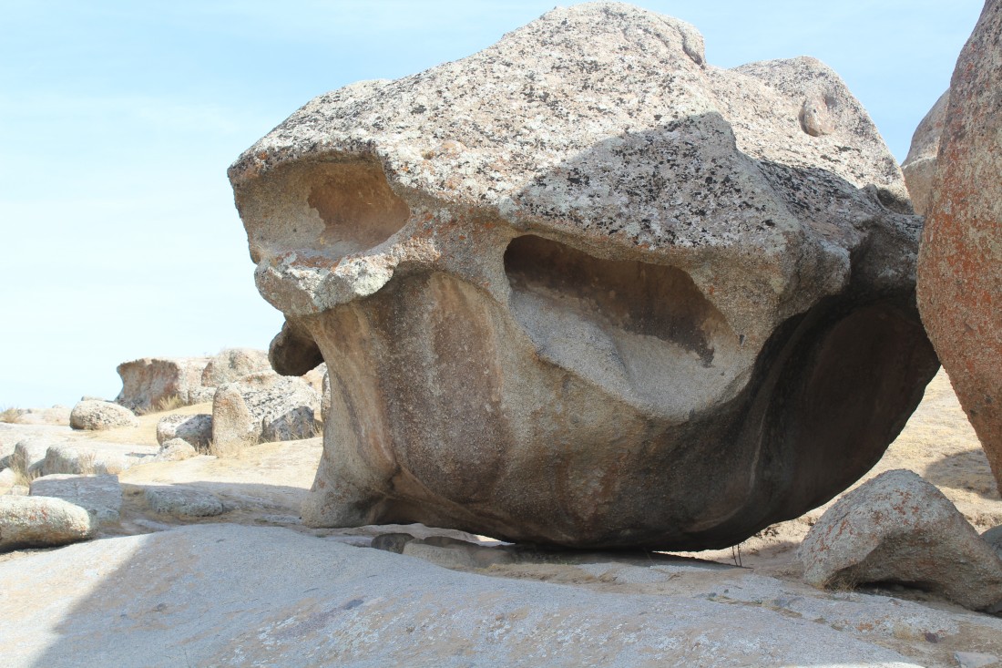 Сангижумон «Качающийся камень»