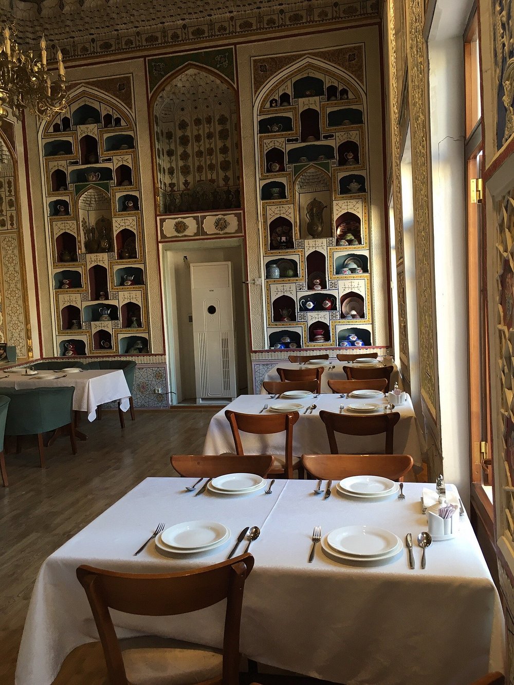 Ayvan Restaurant