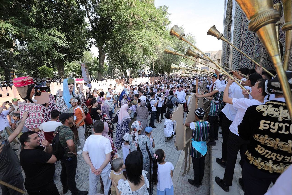 Festival of gold embroidery and jewelry in Bukhara