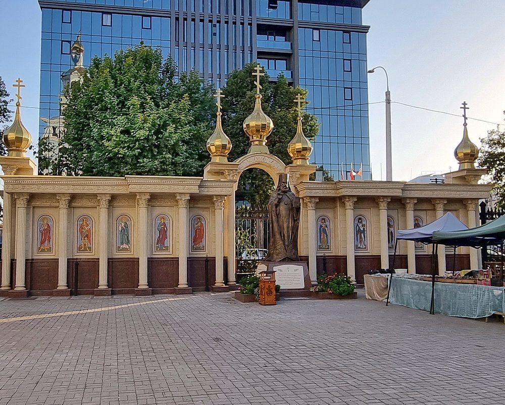 塔什干主教圣卢克纪念碑