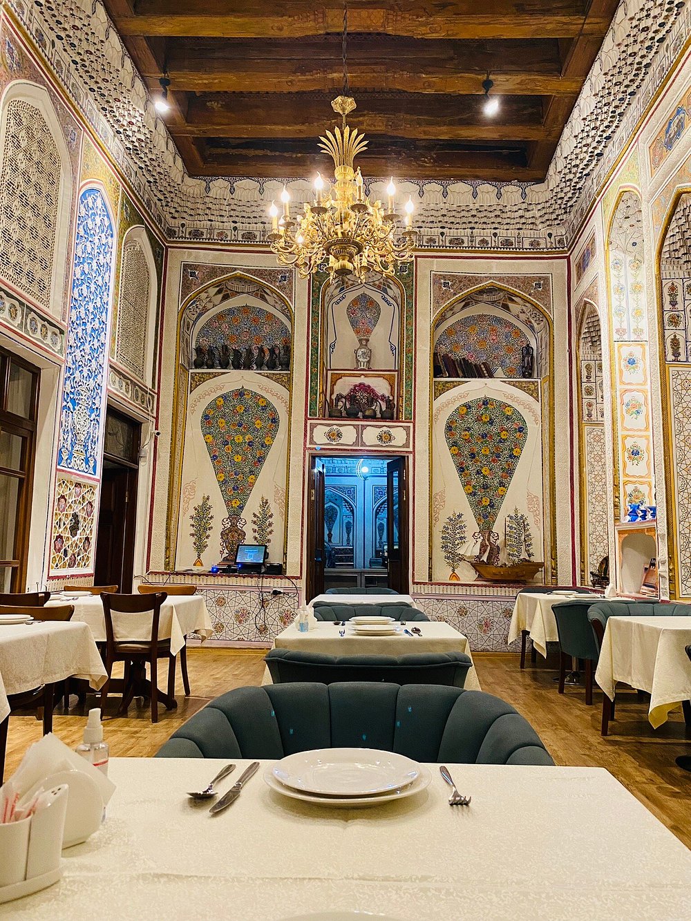 Ayvan Restaurant